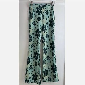 Urban Outfitters floral pants flower “UO Bryn Pull-On Flare Pant” | size Medium